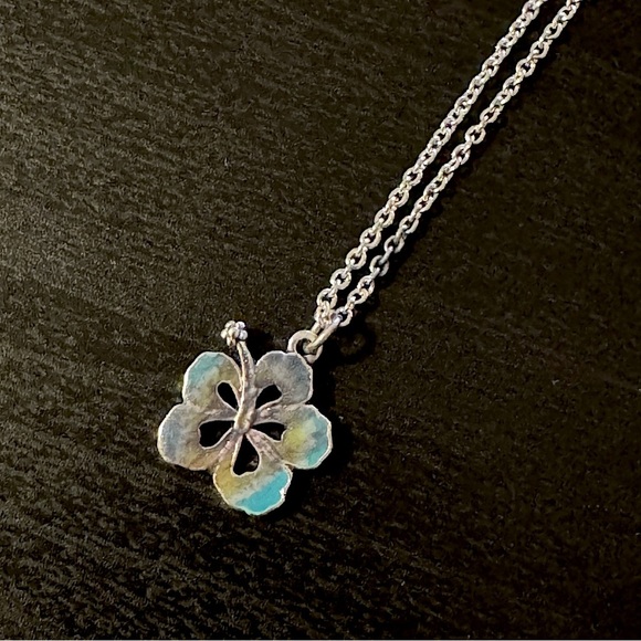 ⚜️3 for $30⚜️ Claire’s Floral Hibiscus Flower Enamel Pendant Necklace - Picture 1 of 13